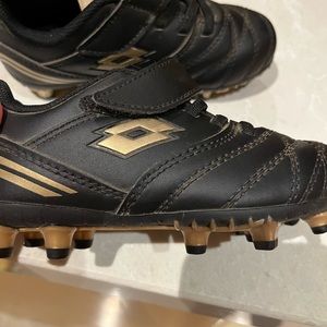 Lotto kids soccer shoes (cleats) size 10Y